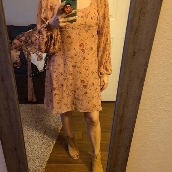 Urban Outfitters Puff sleeve floral open ba… - Picture 3 of 15